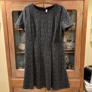 Ann Taylor Loft Gray and Black Lace Floral Design Size 14 NWT